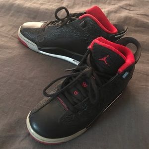 Jordon Two Basketball Shoes sz 3.5Y (EUC)